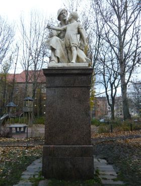 Vorderansicht Handwerker mit Sohn nach der Restaurierung, 10243 Berlin