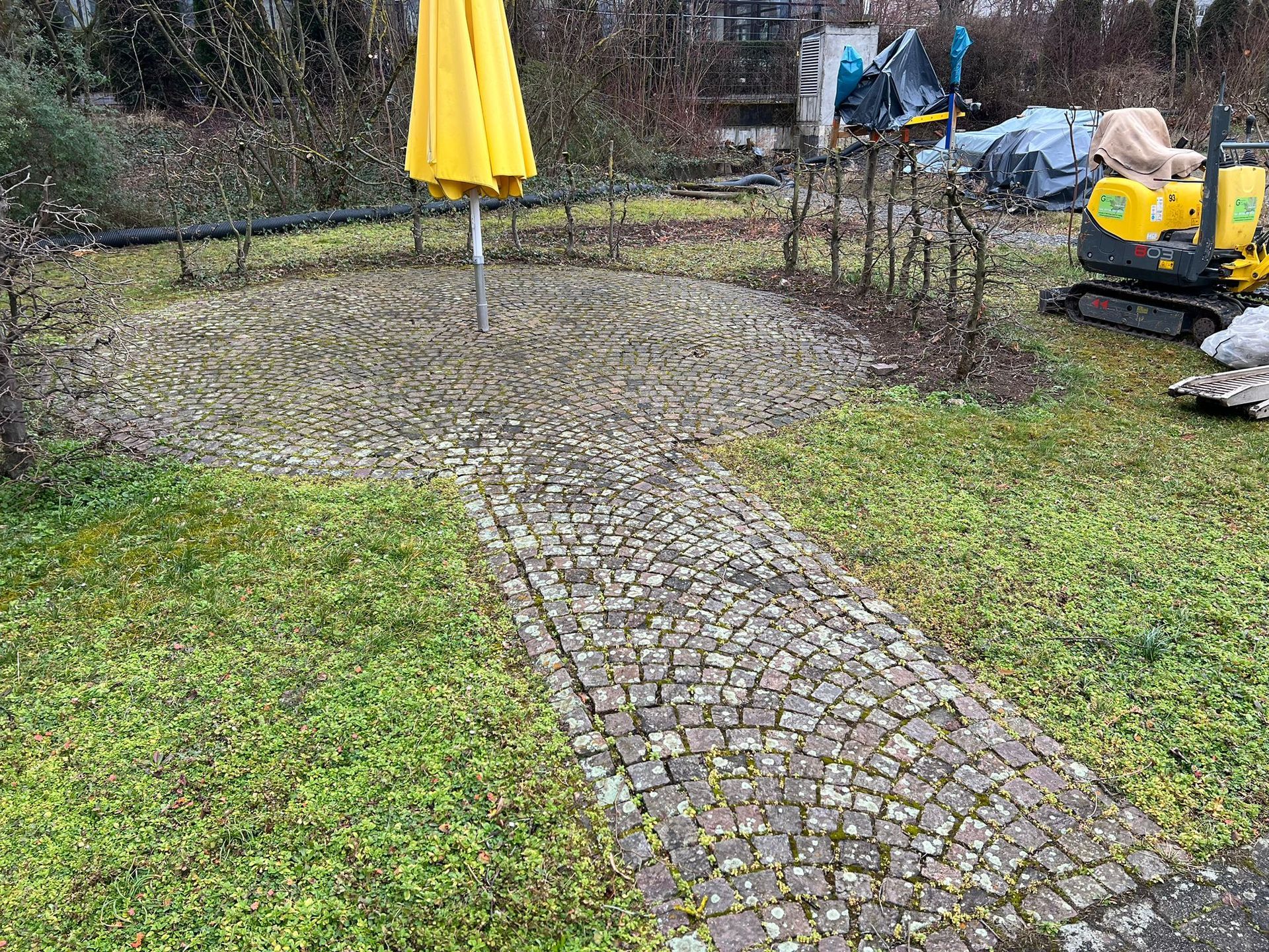 Wege- und Terrassenbau vorher