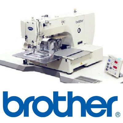 Machine à coudre industrielle Brother. Blanche et grise, sur une table. Panneau de commande inclus.