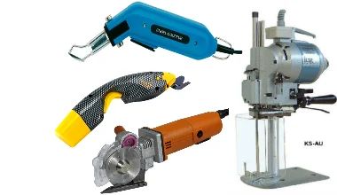 Divers outils de coupe de tissu bleus, jaunes et oranges, comprenant un cutter rotatif et un cutter vertical.