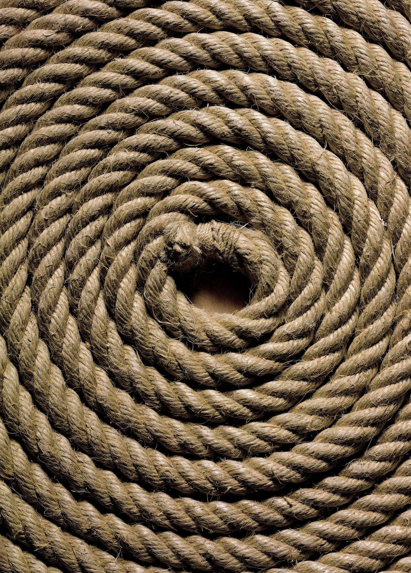 Aufgerolltes Seil, hellbraun, Spiralmuster.