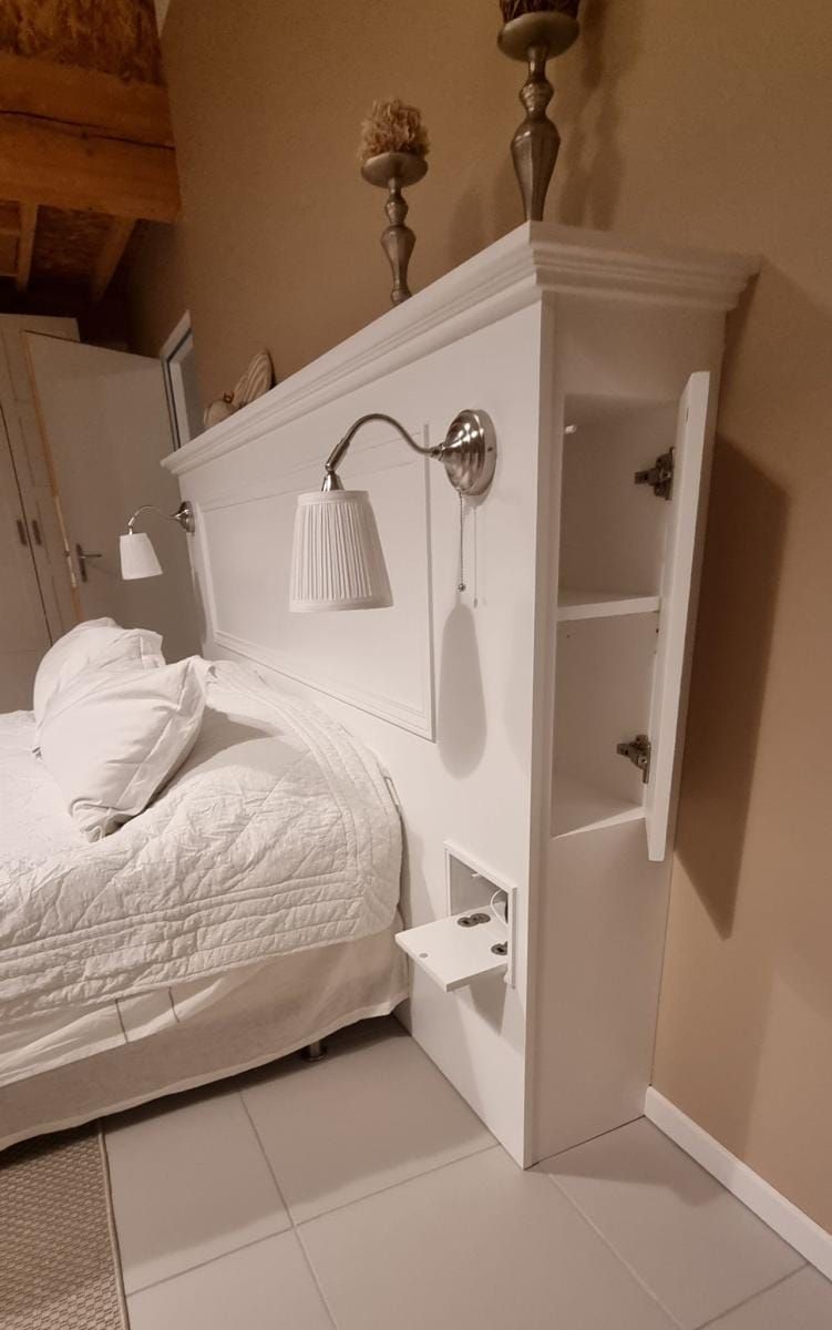 Création d'une tête de lit avec des niches