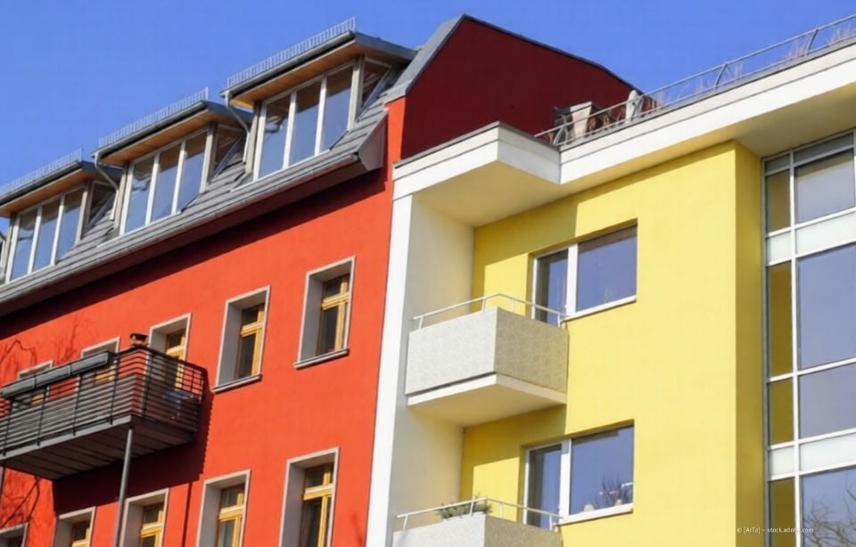 Ein Fenster mit dem Abzieher reinigen