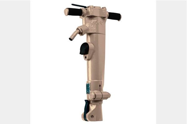 Un primer plano de un martillo neumático sobre un fondo blanco.