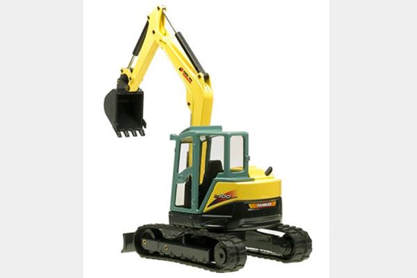 Una excavadora amarilla con un cubo negro sobre un fondo blanco.