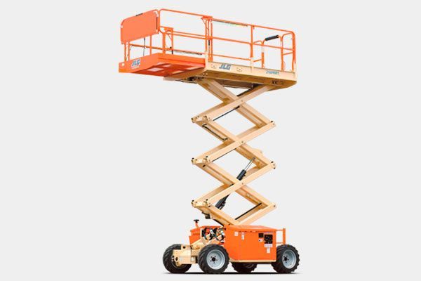 Un elevador de tijera está colocado encima de una superficie blanca.