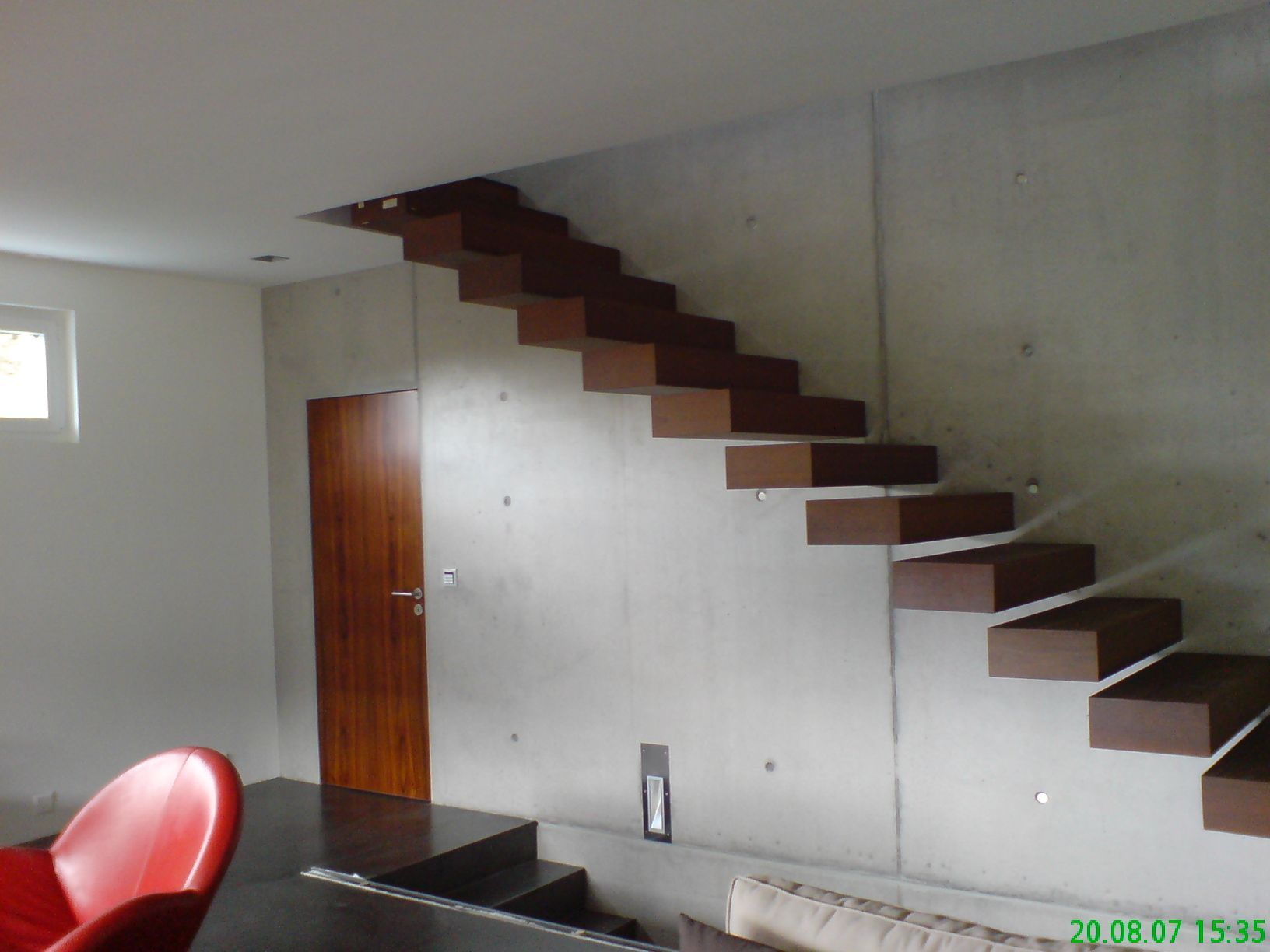 Auskragendetreppe mit Holzstufen, Oehningerweg Langwiesen (1)