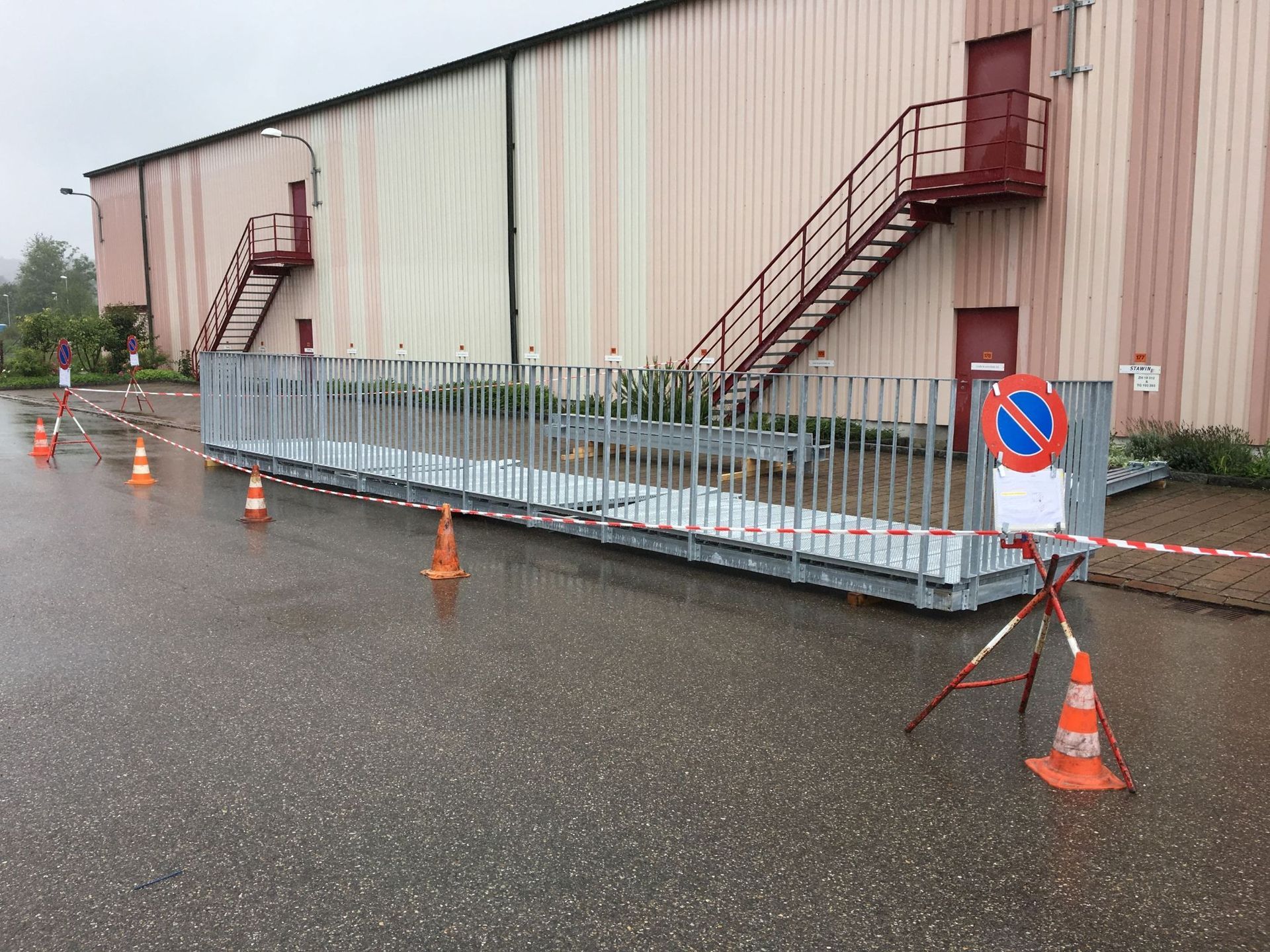 Linde Kryotech Pfungen, Montage Balkon 002