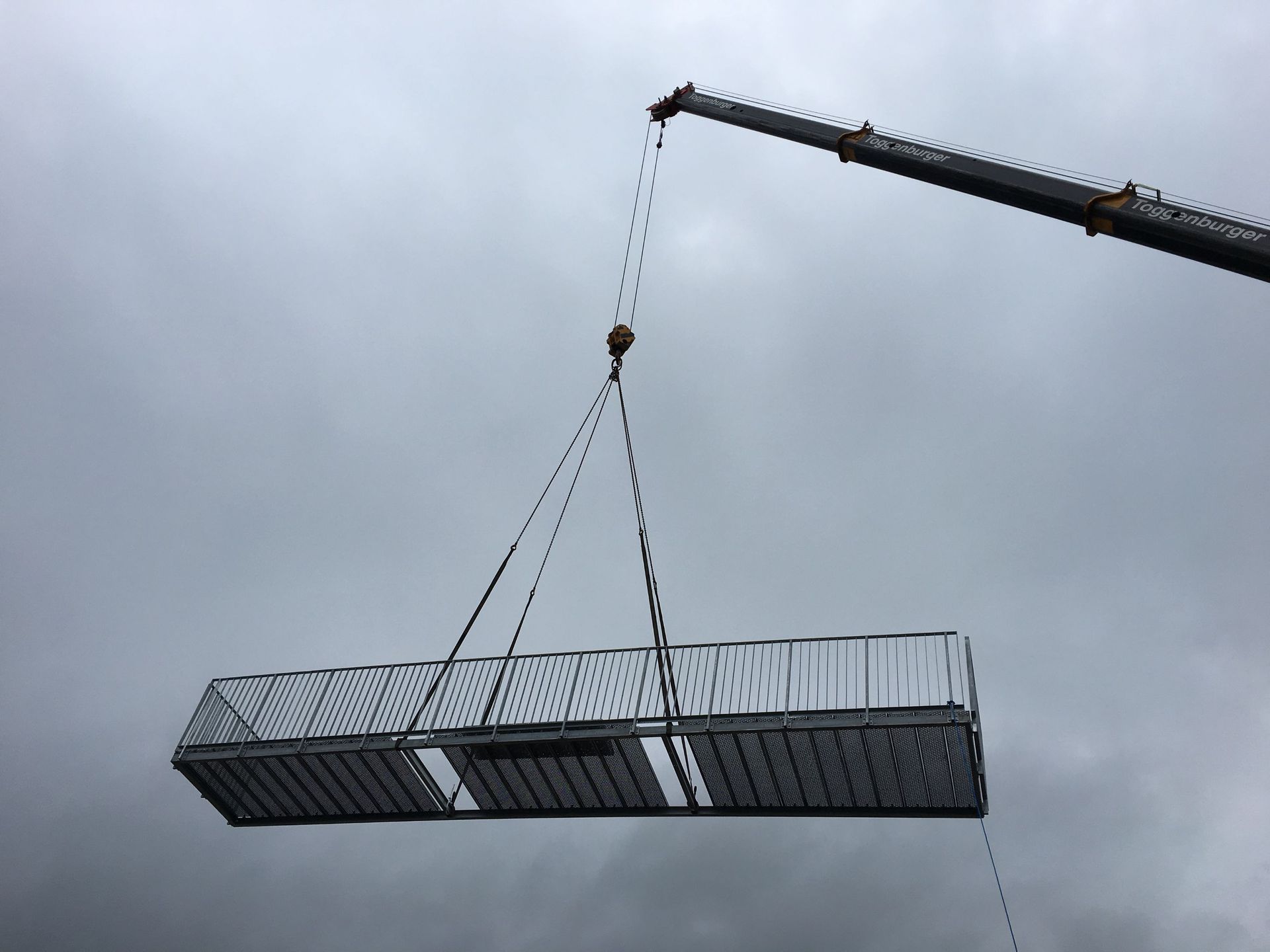 Linde Kryotech Pfungen, Montage Balkon 002