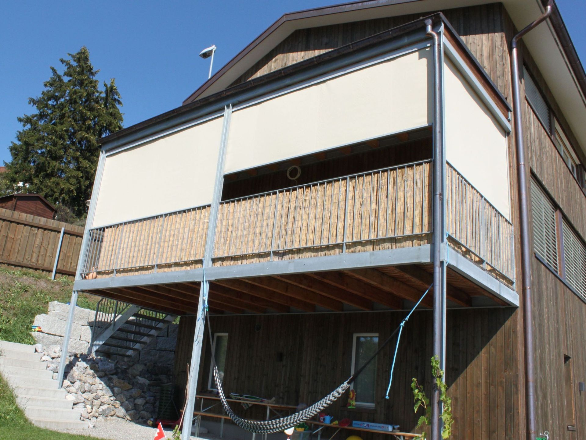 Stahl Balkon mit Holzboden Stimmerstr. Schaffhausen 5