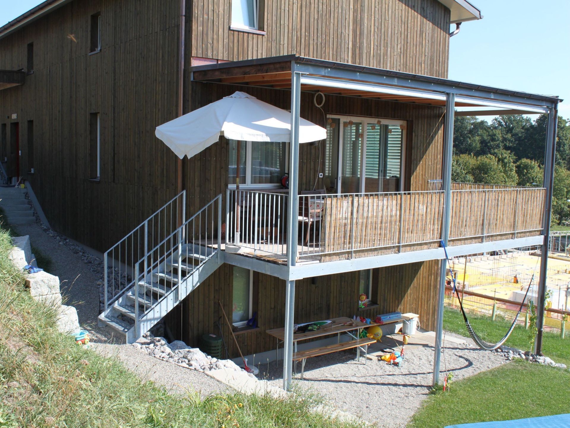 Stahl Balkon mit Holzboden Stimmerstr. Schaffhausen 6