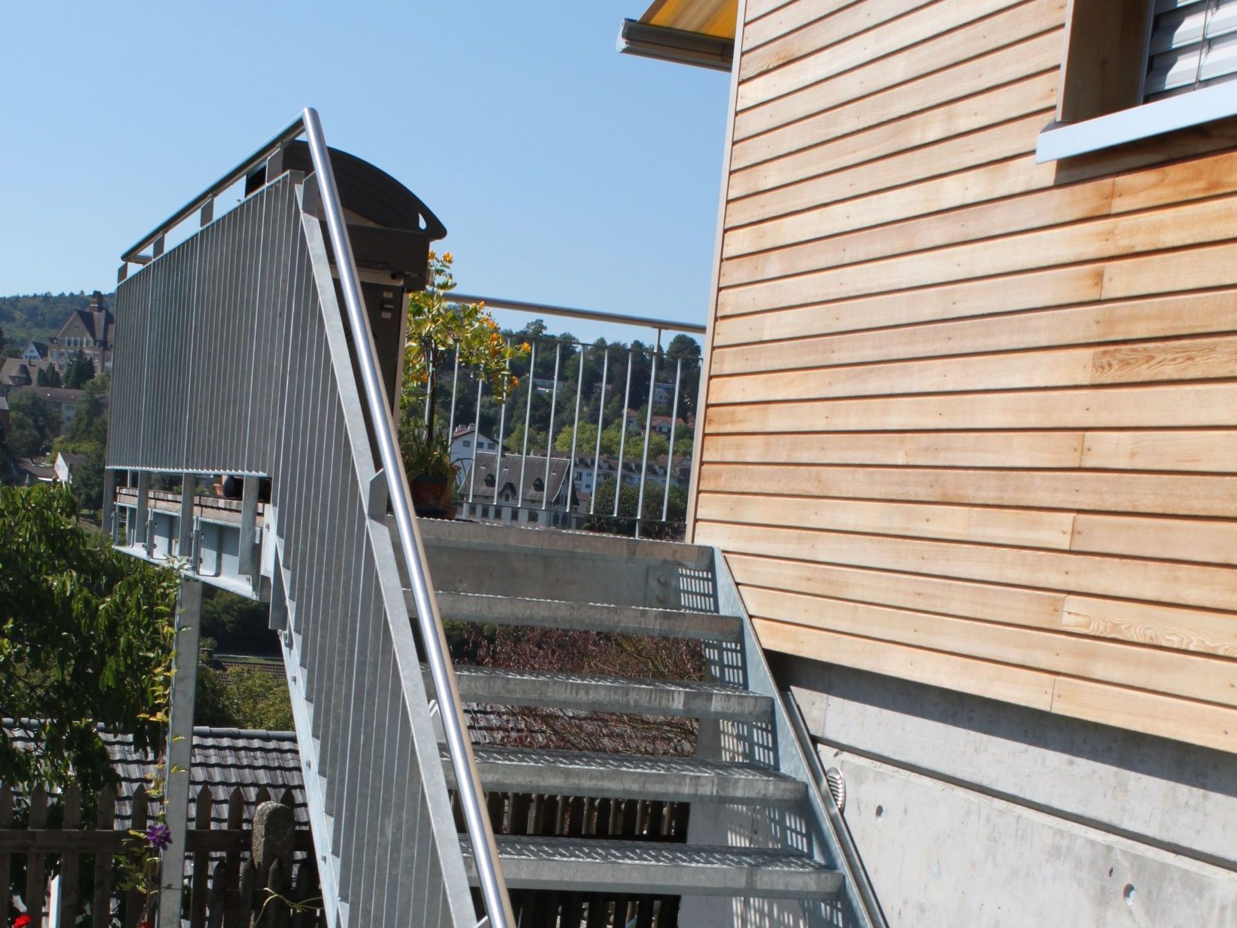 Stahl Balkon mit Treppe, Neustr. Flurlingen 4