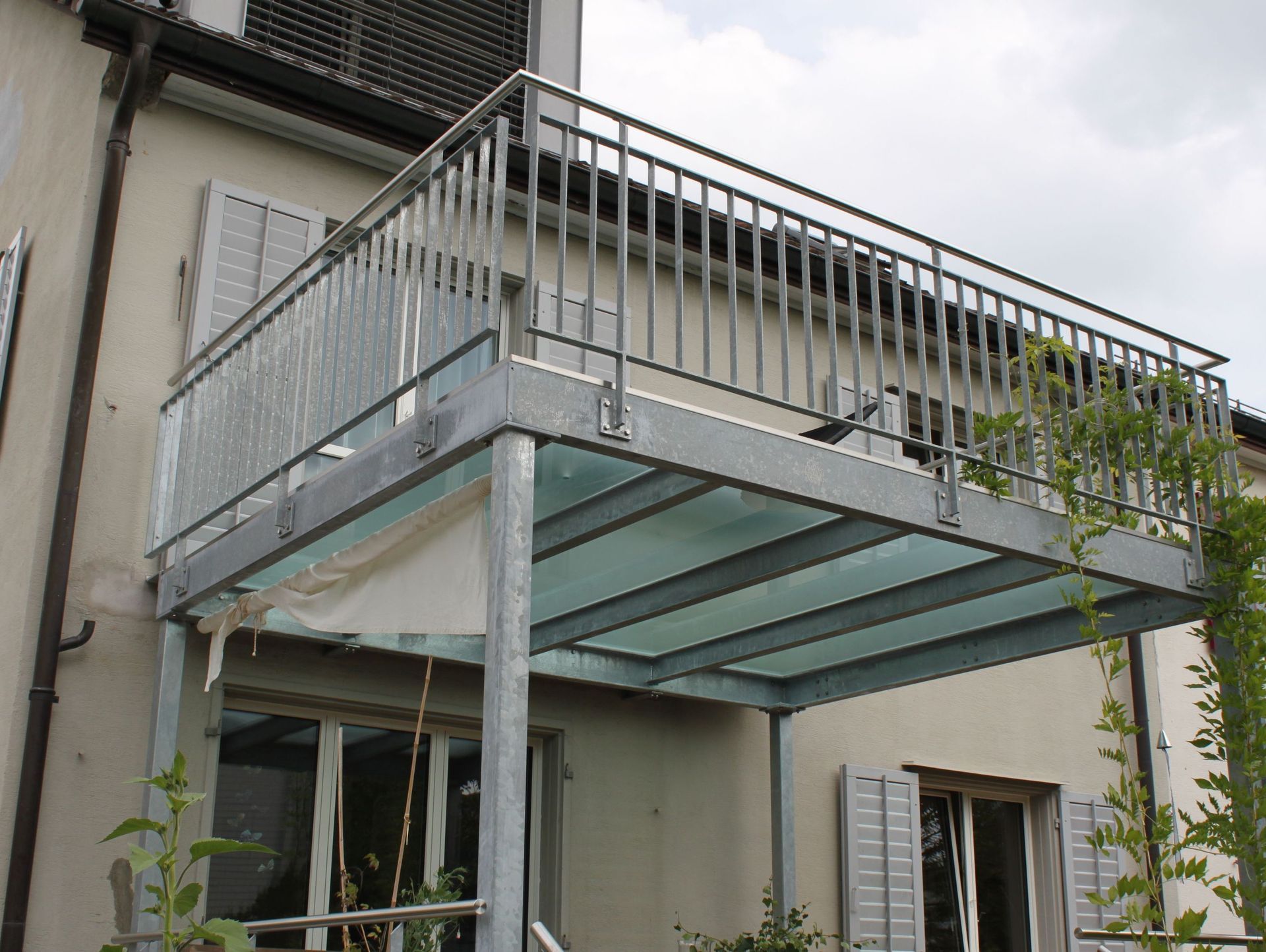 Stahlbalkon mit Glasboden, Kreuzeggweg Winterthur 6