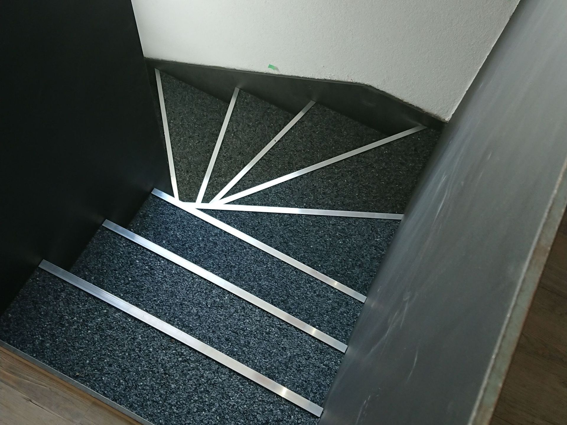 Stahlblechtreppe Büsingerstrasse Schaffhausen (3)