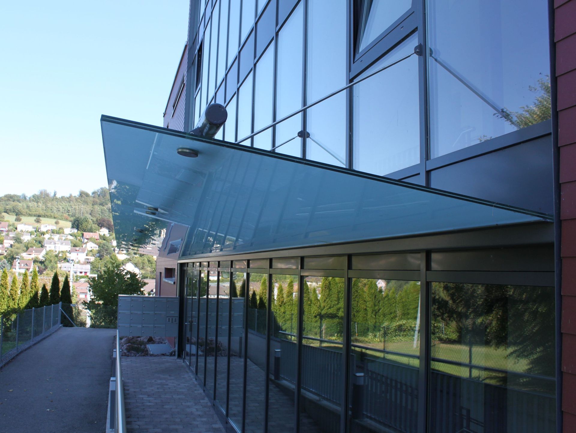 Treppenhausverglasung und Vordach, Rabenfluhstr. Neuhausen 7