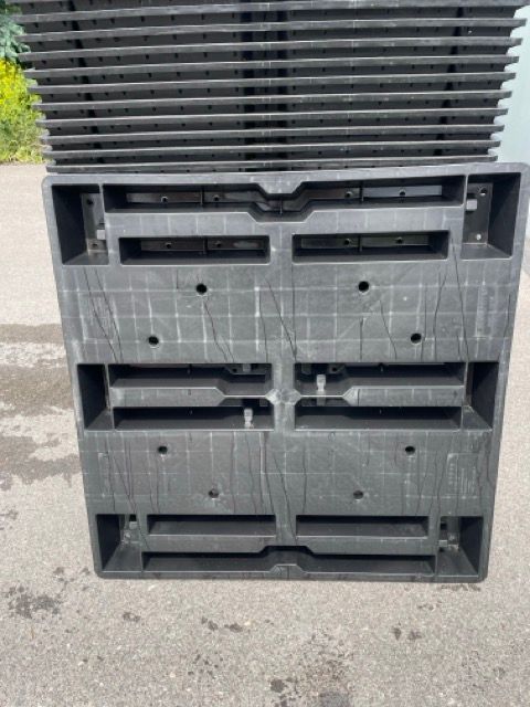 Kunststoff-Paletten, 1100x1100mm, Bel. ca. 1000 kg