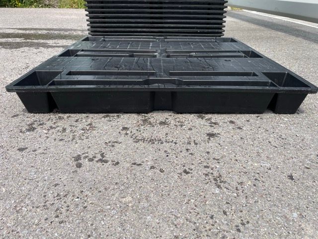 Kunststoff-Paletten, 1100x1100mm, Bel. ca. 1000 kg