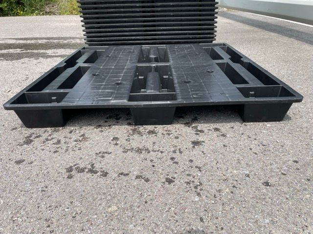 Kunststoff-Paletten, 1100x1100mm, Bel. ca. 1000 kg