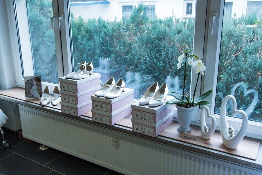 Brautmoden Schleppegrell Geschäft Brautschuhe
