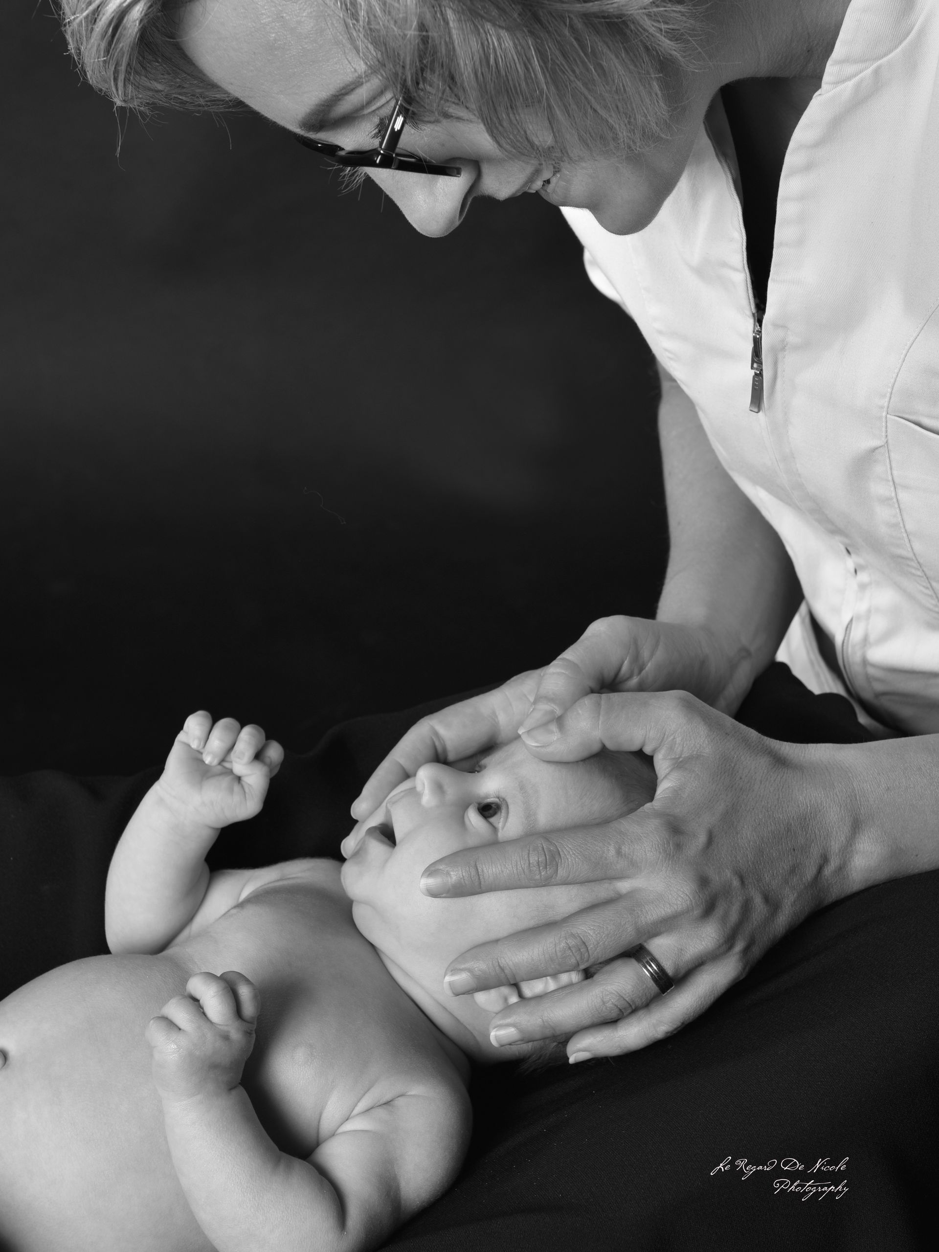 Aurélie Laurençon avec un bébé