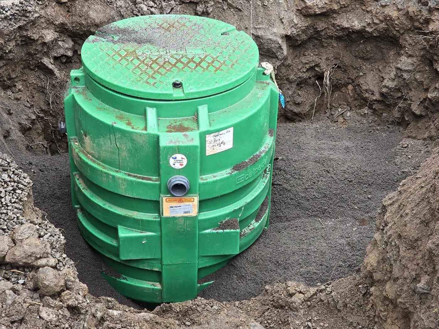 Sommet de fosse septique verte