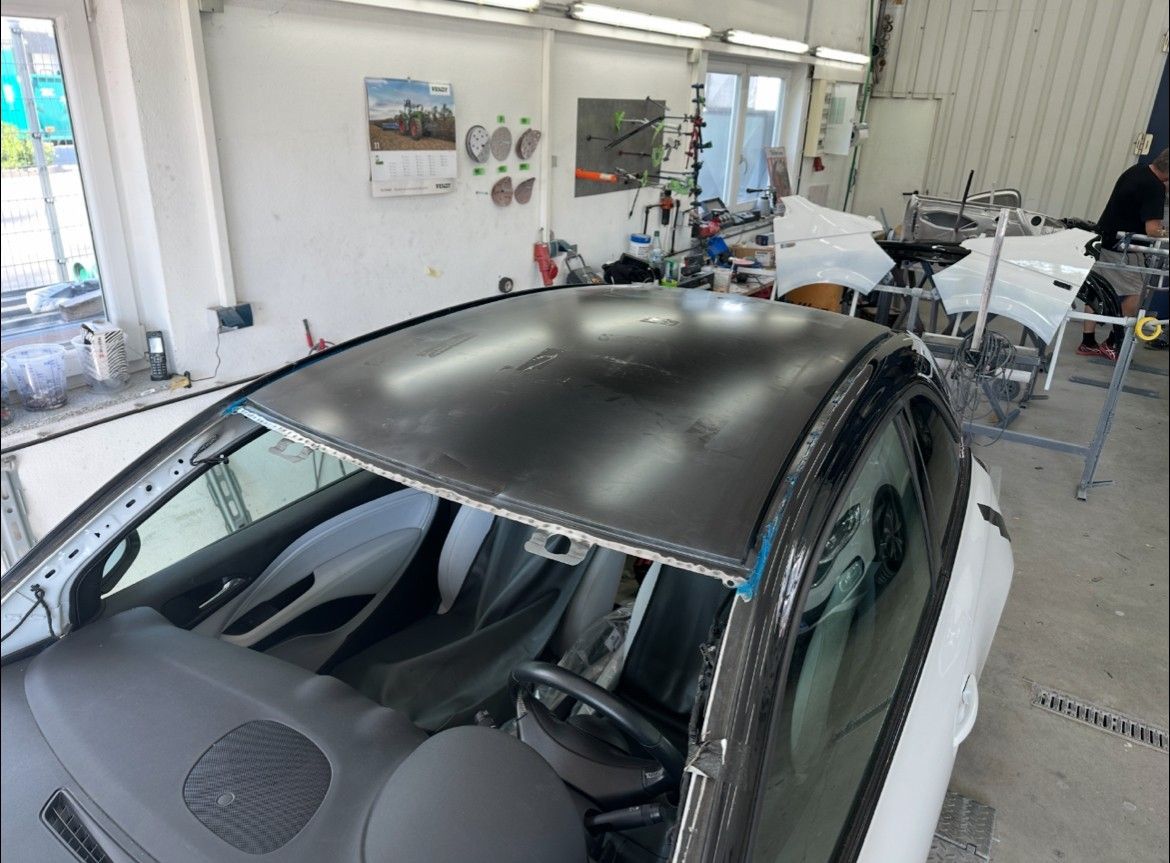 Reparatur Autodach – Nachher: Dach repariert und neu lackiert