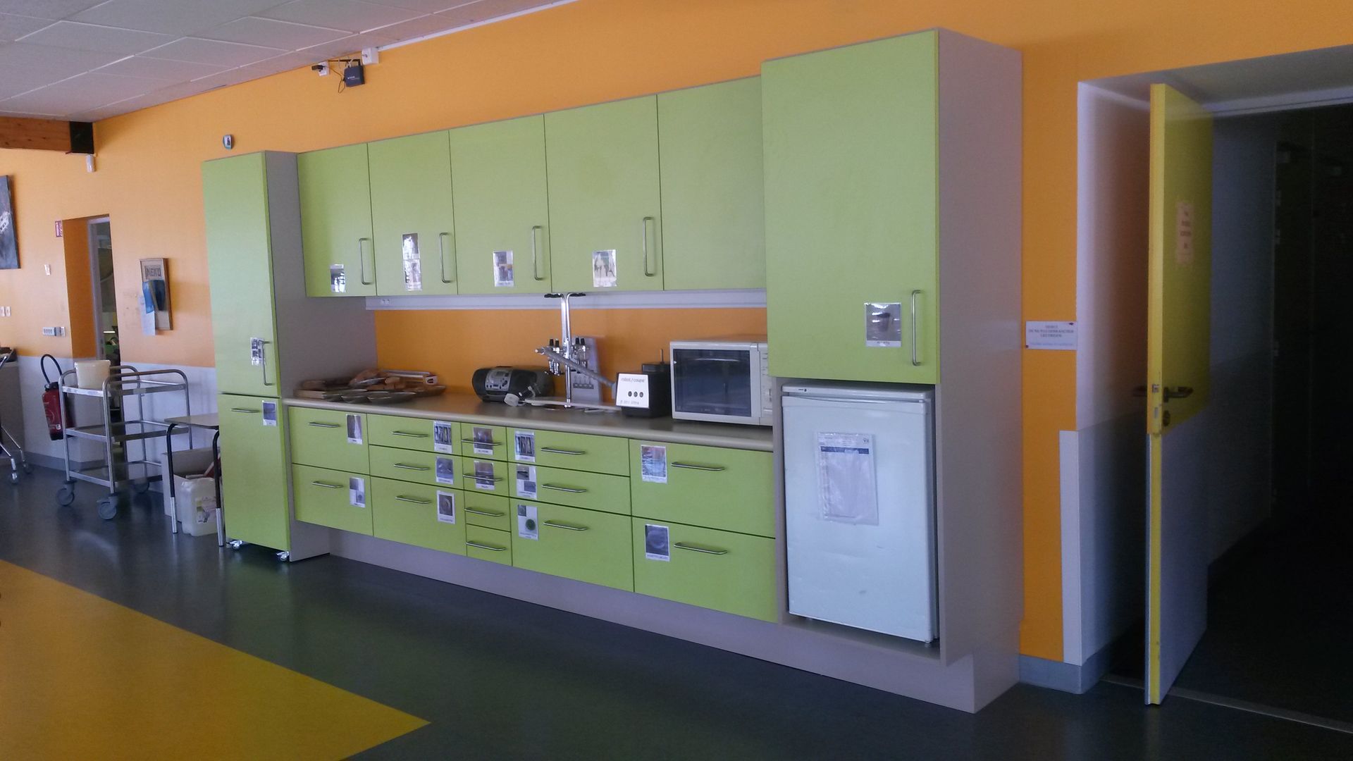 Rangement vert en bois