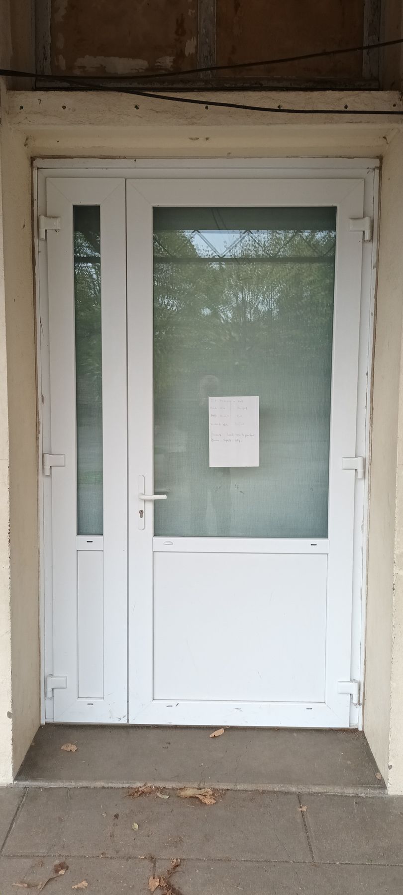 Porte d'entrée blanche