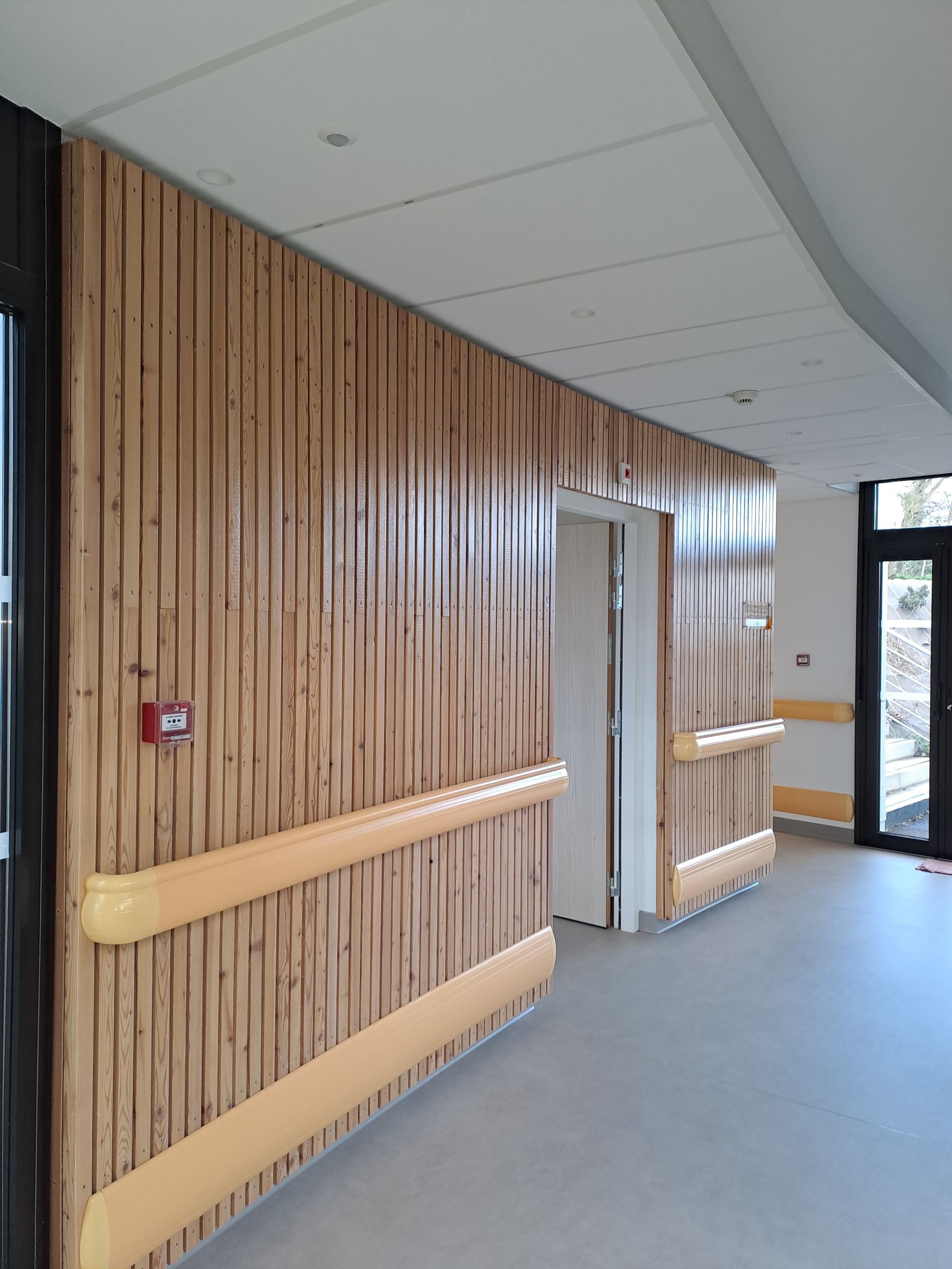 Mur intérieur avec bardage