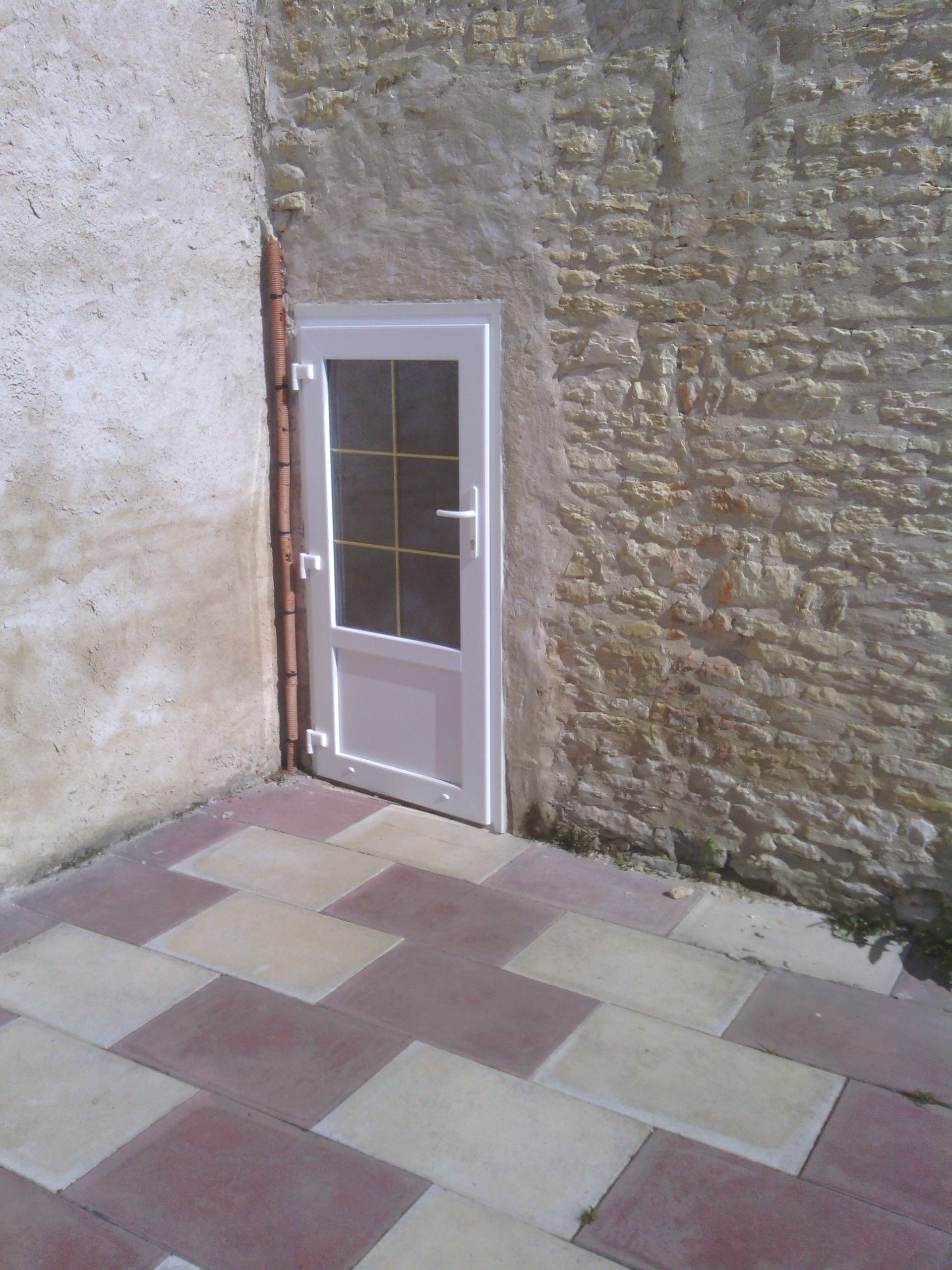 Porte blanche an aluminiul