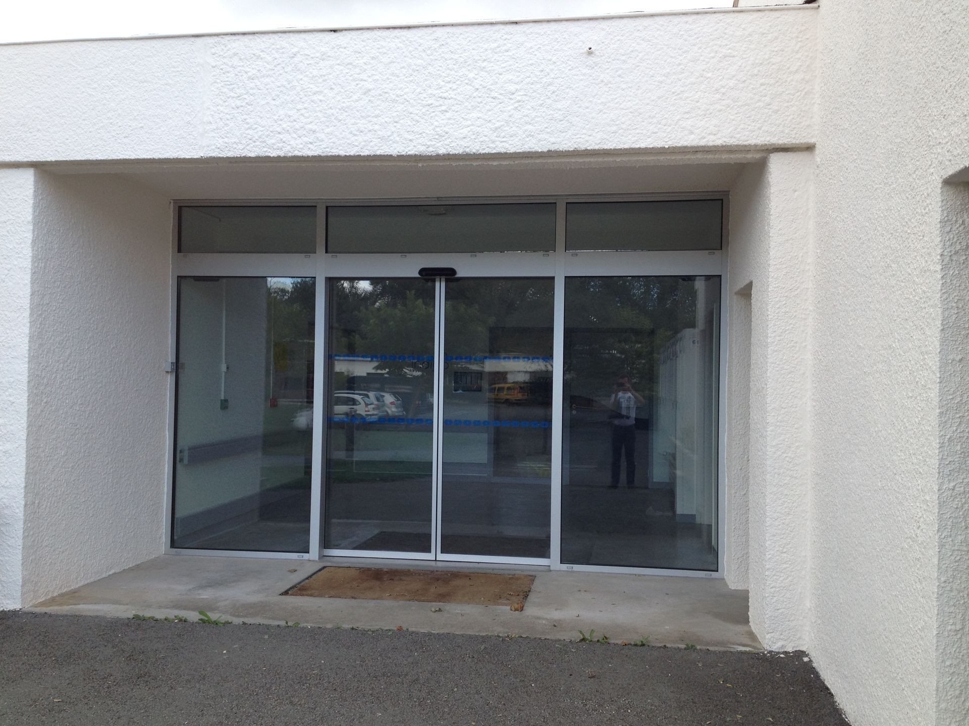 Porte automatique blanche