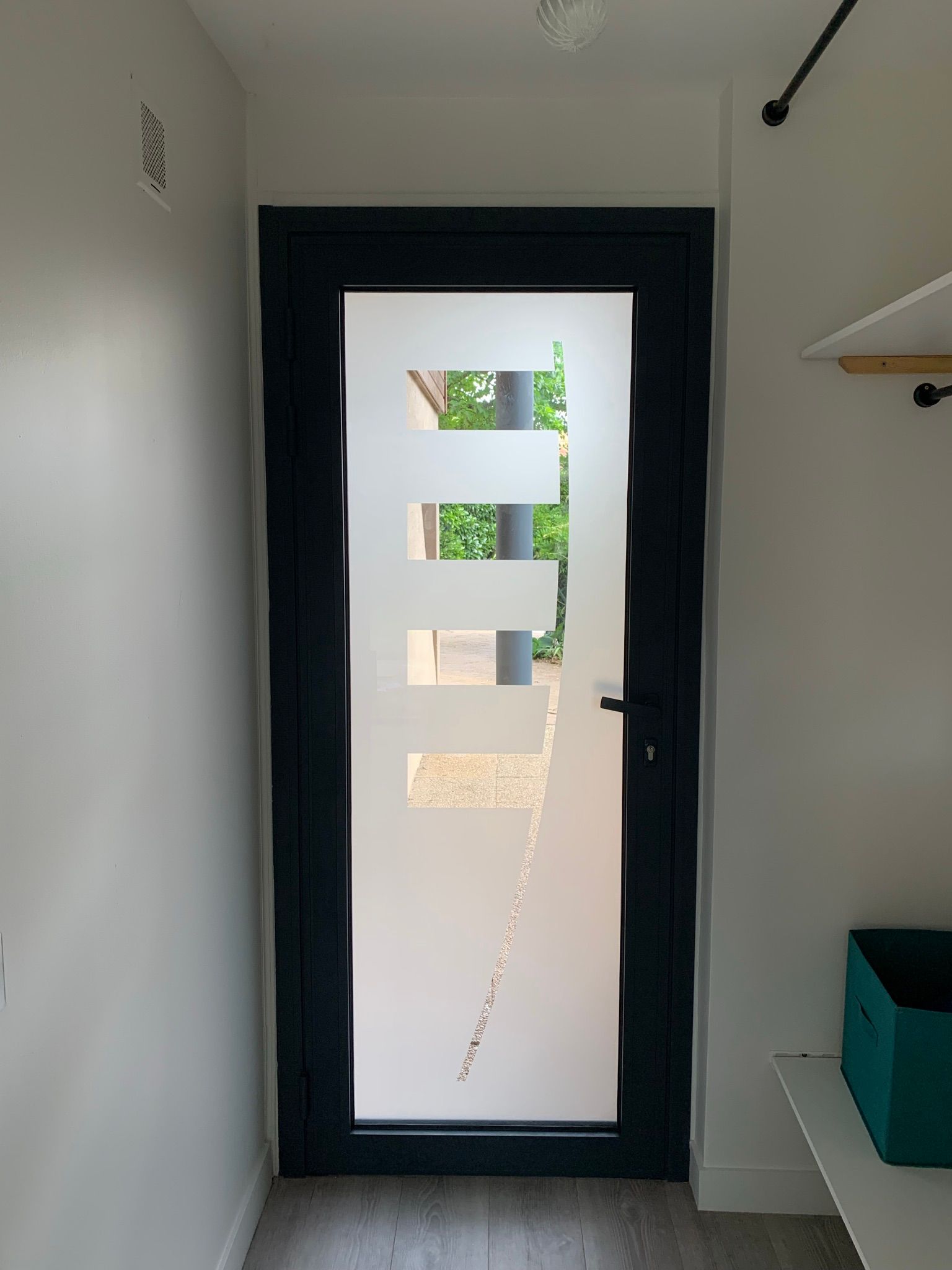 Porte moderne semi-vitrée