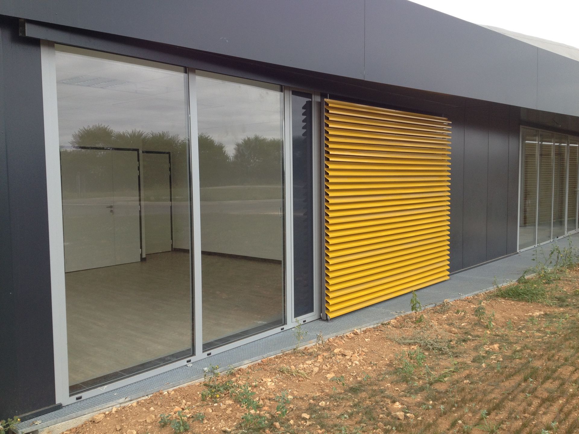Volets extérieurs jaunes