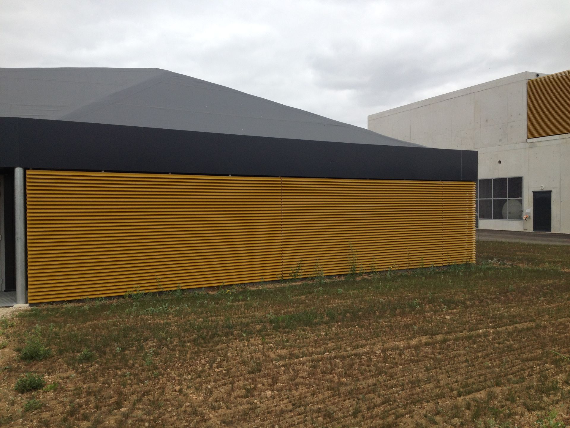 Brise-soleil pour une entreprise
