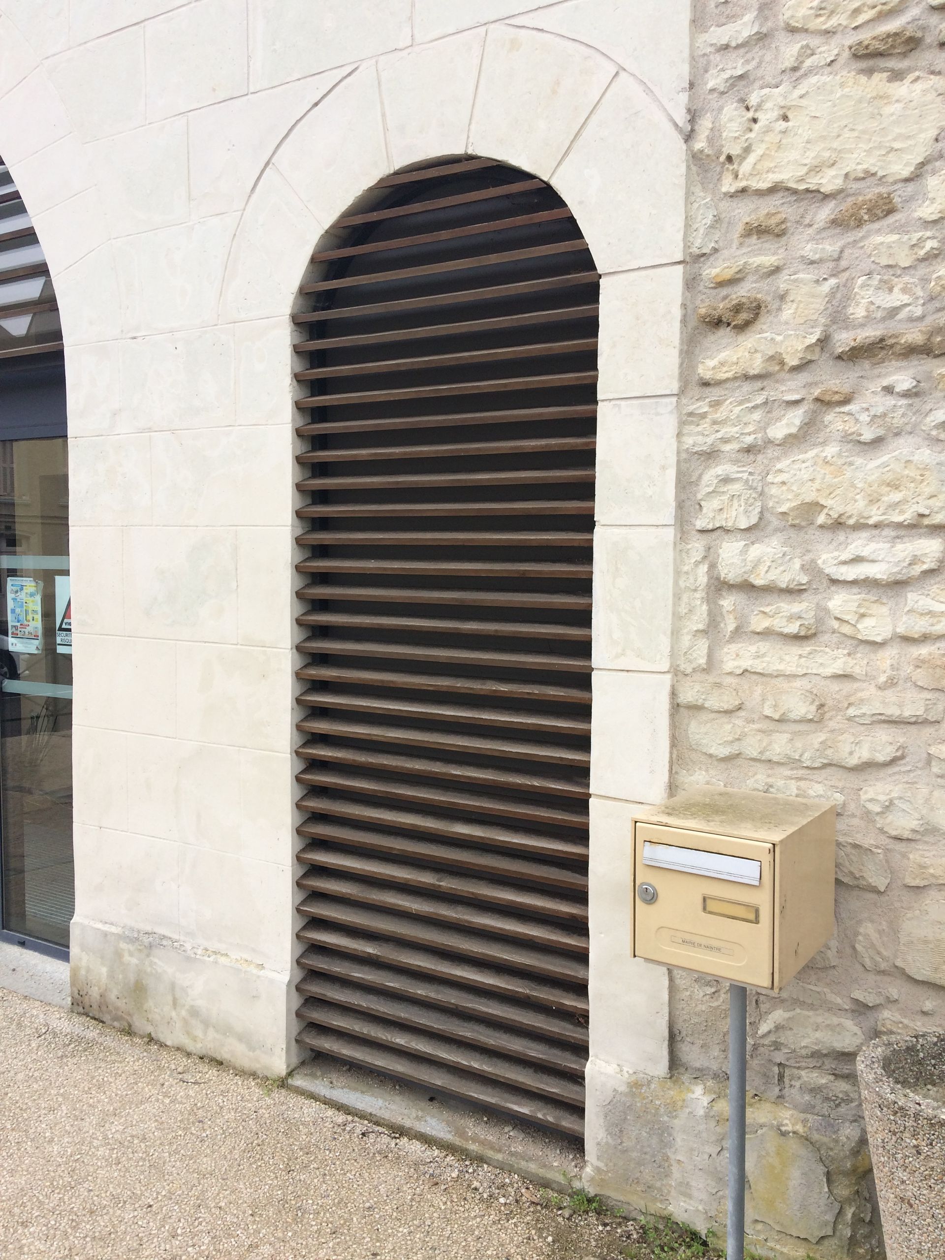 Store extérieurs en aluminium