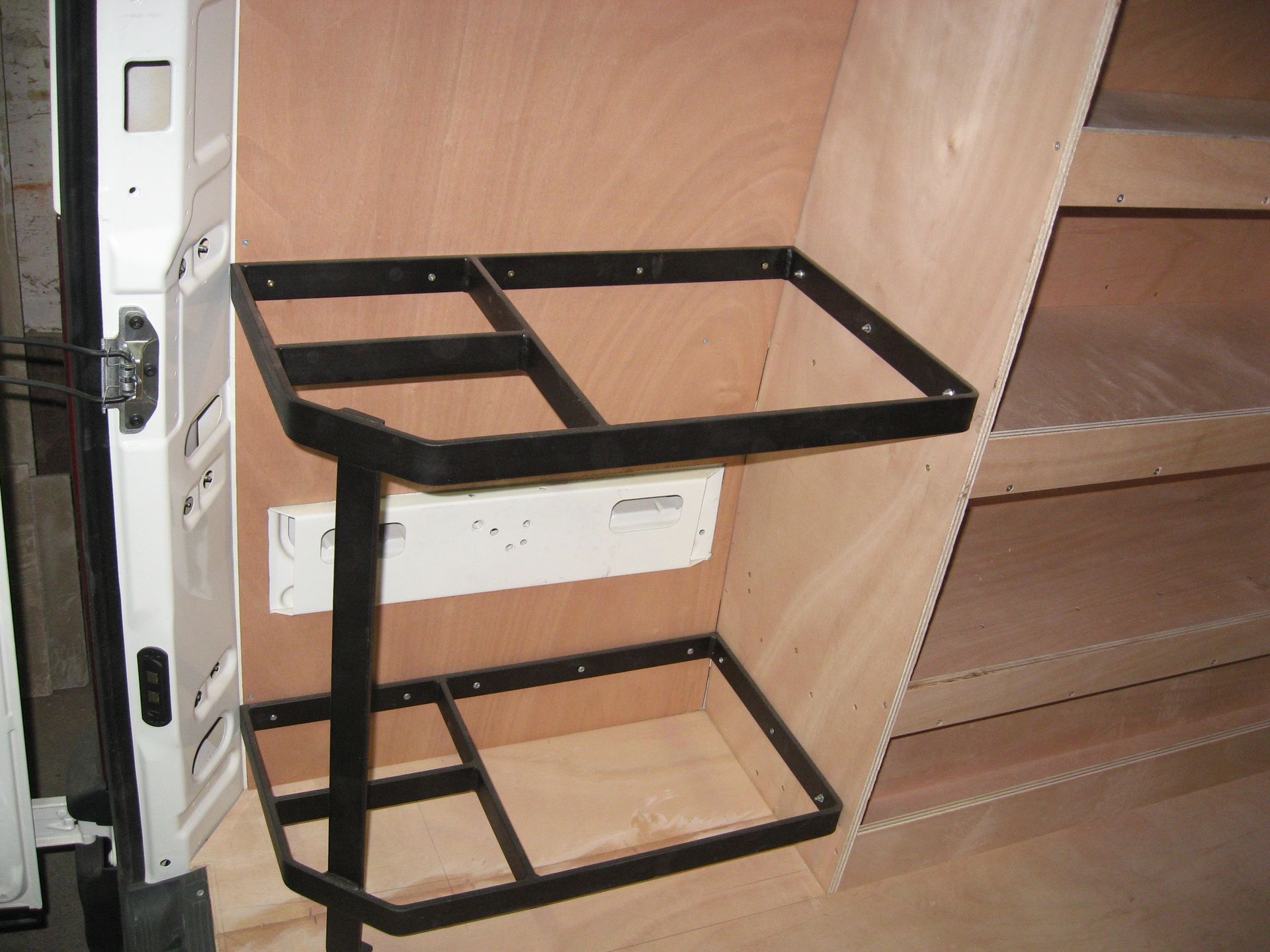 Aménagement intérieur en bois d'utilitaire