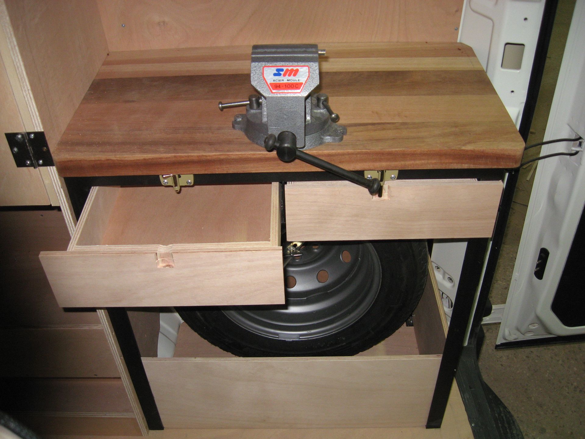 Tiroirs dans un véhicule