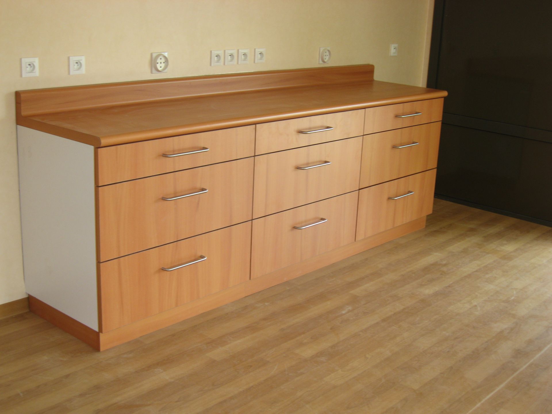 Tiroirs en bois fermés