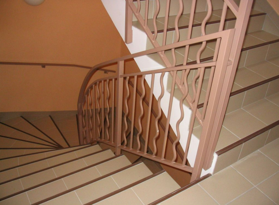 Garde-corps marron vu du haut