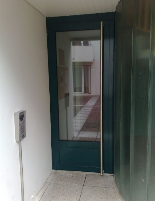 Porte d'un bâtiment