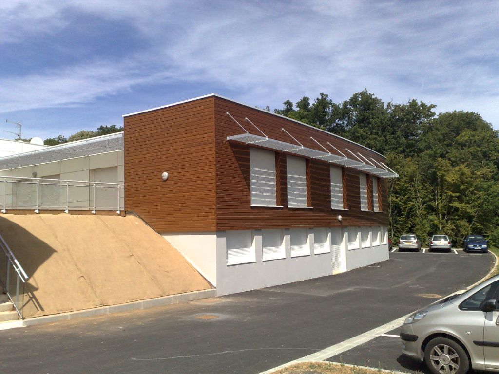 Brise-soleil sur un bâtiment