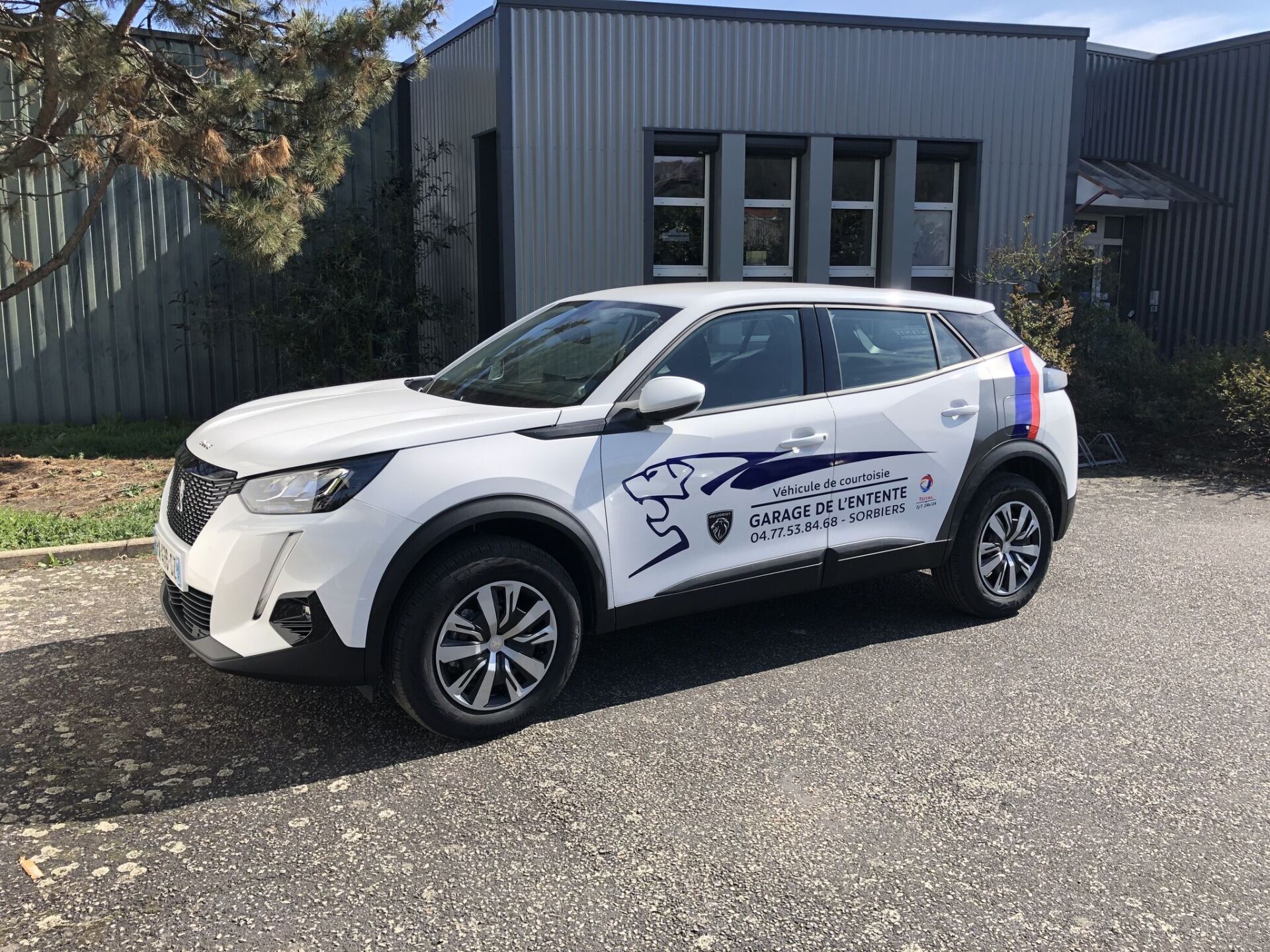 Marquage publicitaire de véhicule chez Séripro Loire spécialiste de la décoration de véhicule