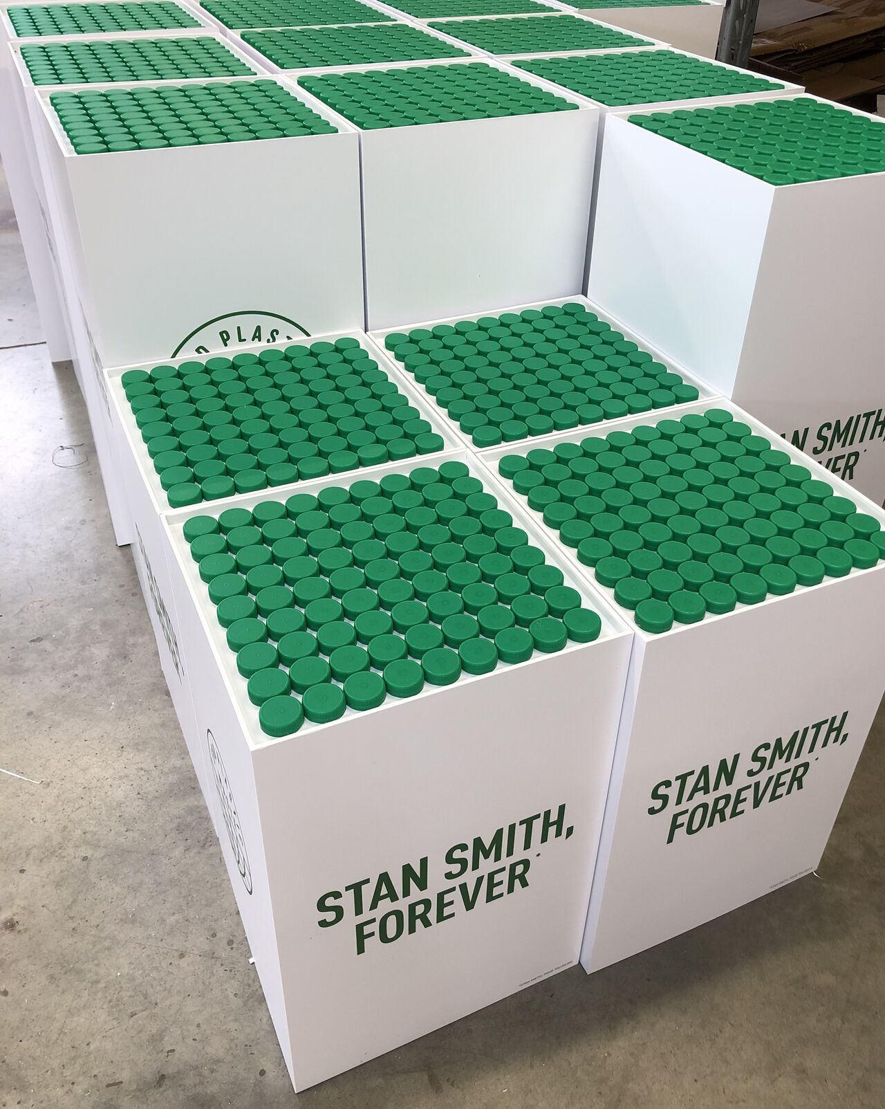 Théâtralisation, stèles et support chaussure Séripro Loire