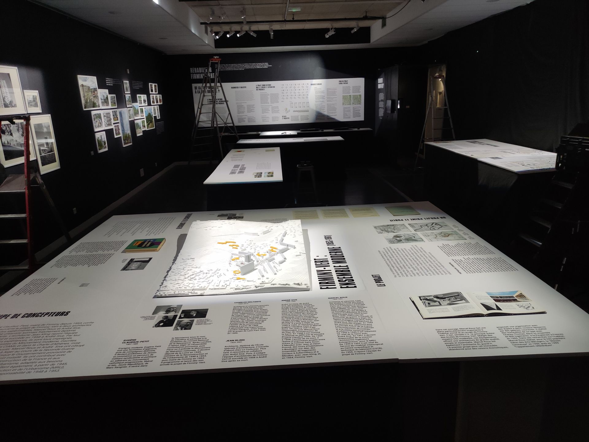 Mise en scène musée adhésif