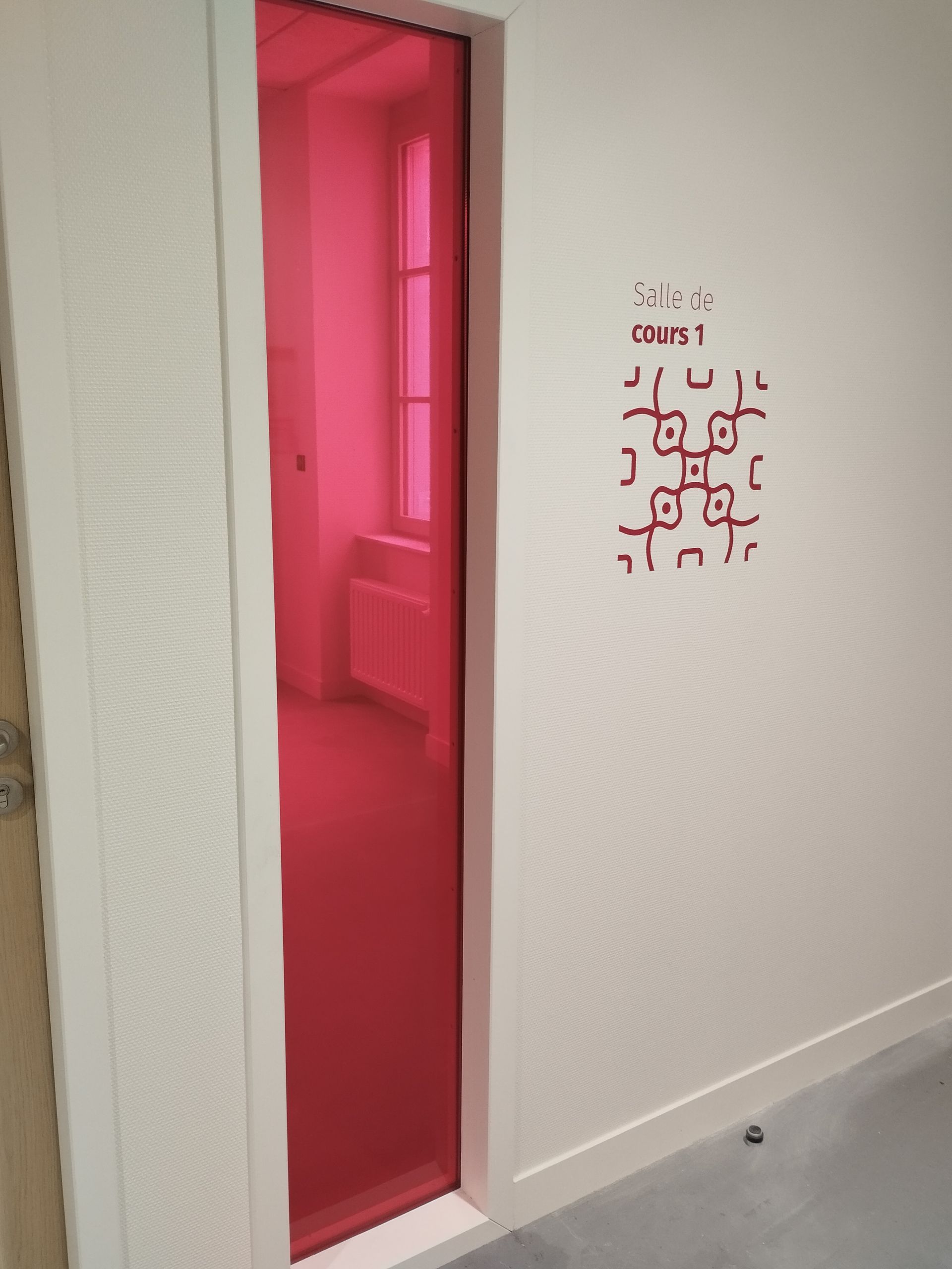 Signalétique intérieure de bâtiment en adhésif