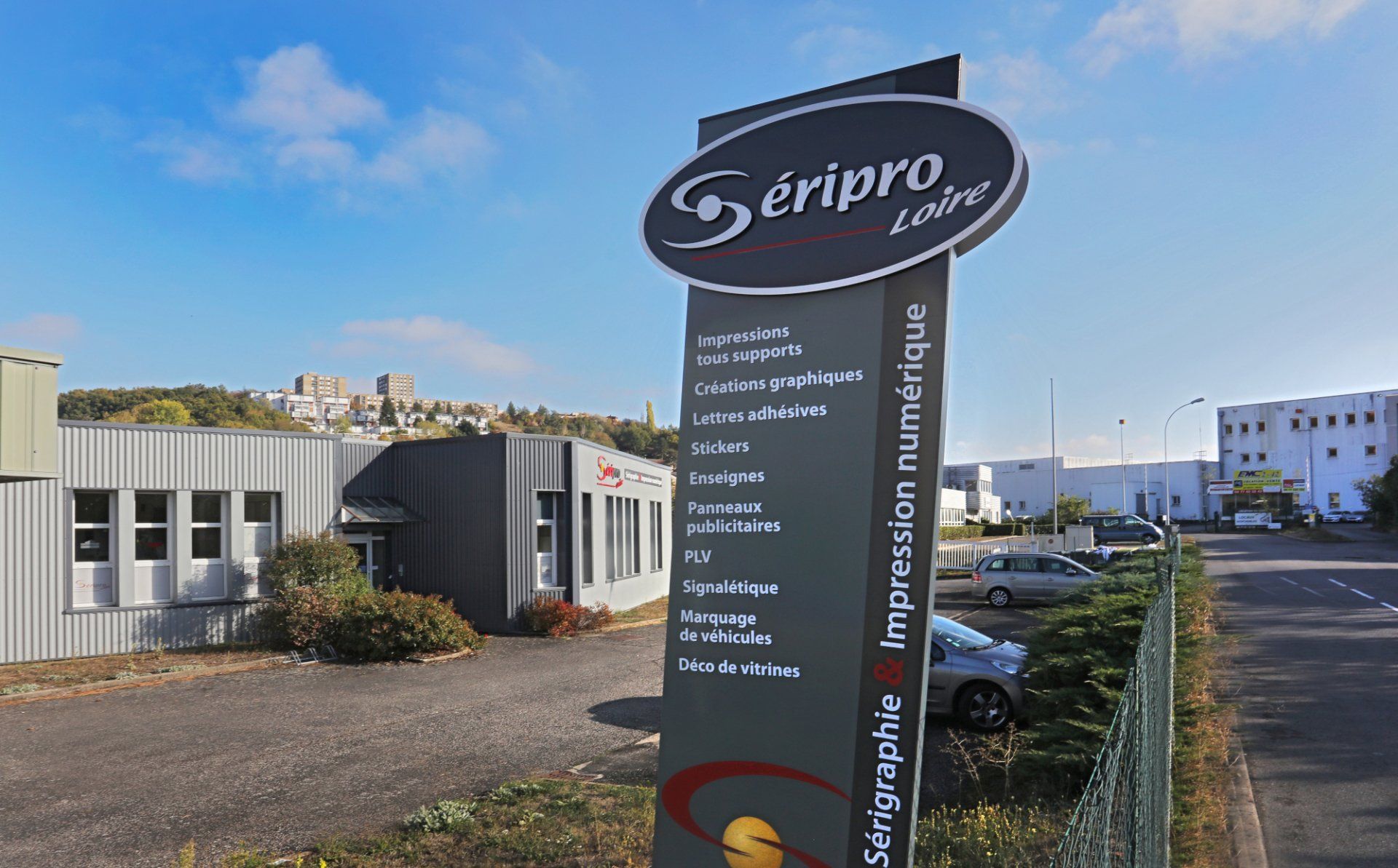 Enseigne en aluminium, totem dans la Loire