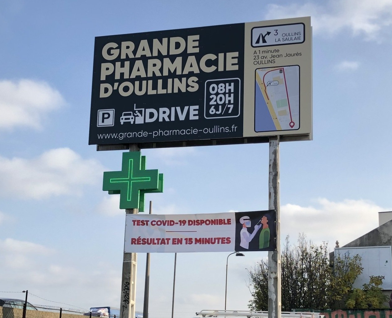 Impression et installation de banderole en bâche avec oeillets