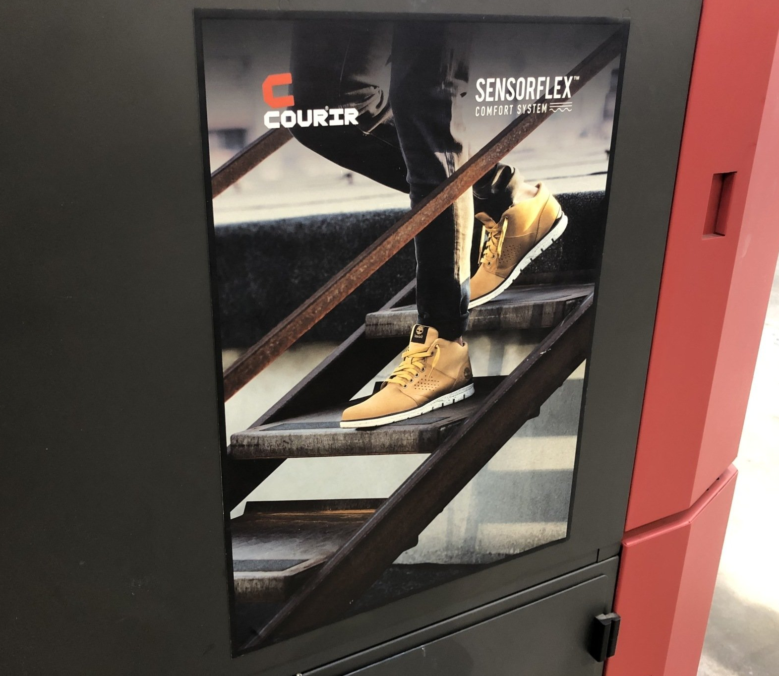 Présentoirs magnétiques pour gondoles métalliques