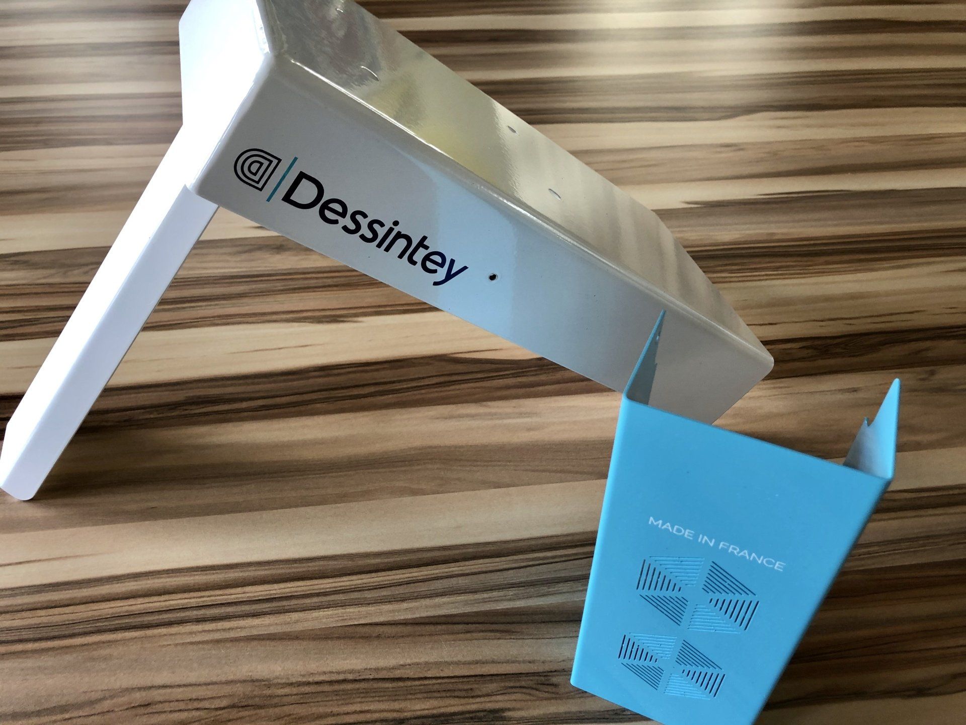 Sérigraphie sur pièce en volume complexe. Marquage industriel.