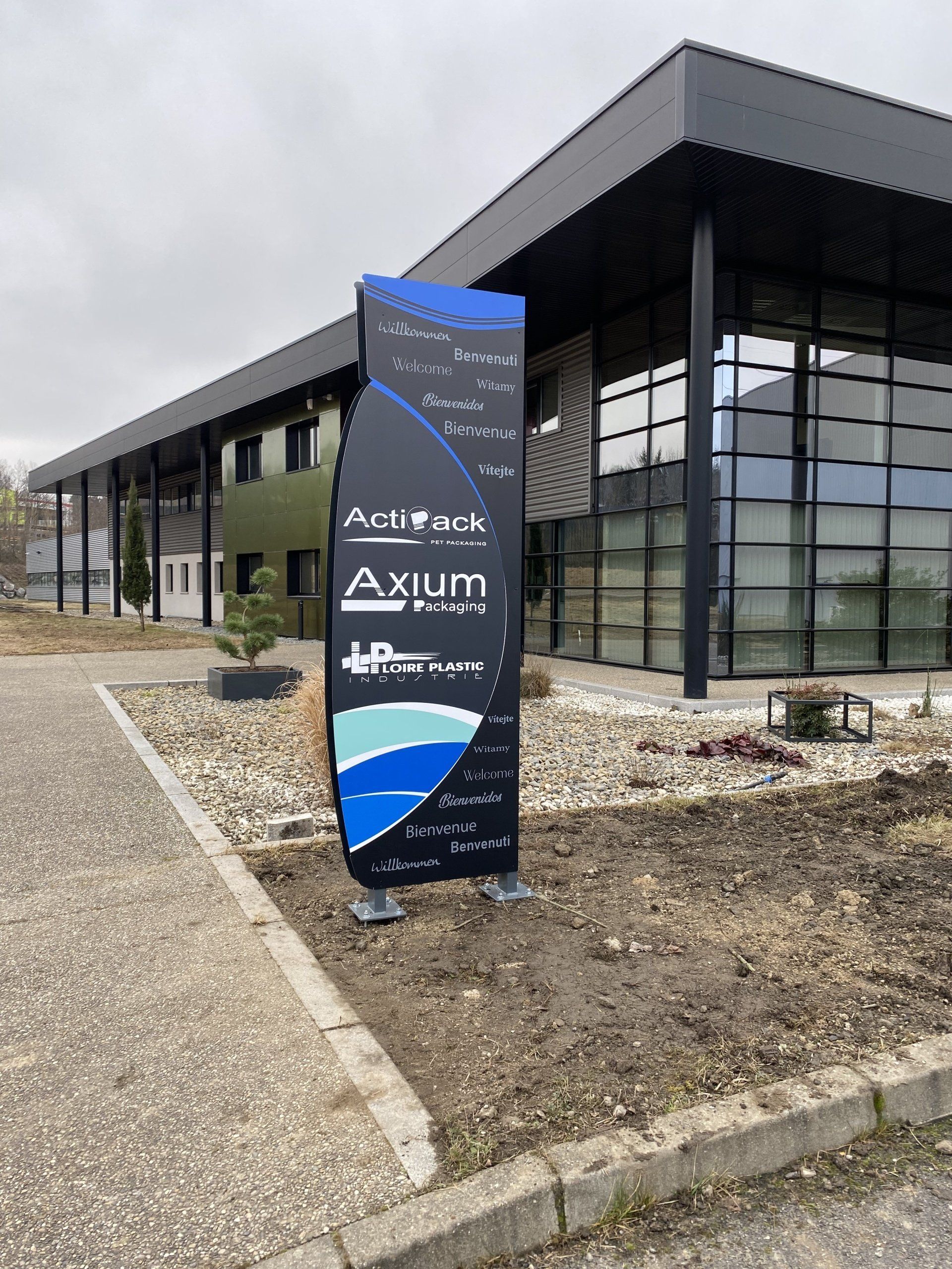 Fabrication et pose de totem sur mesure